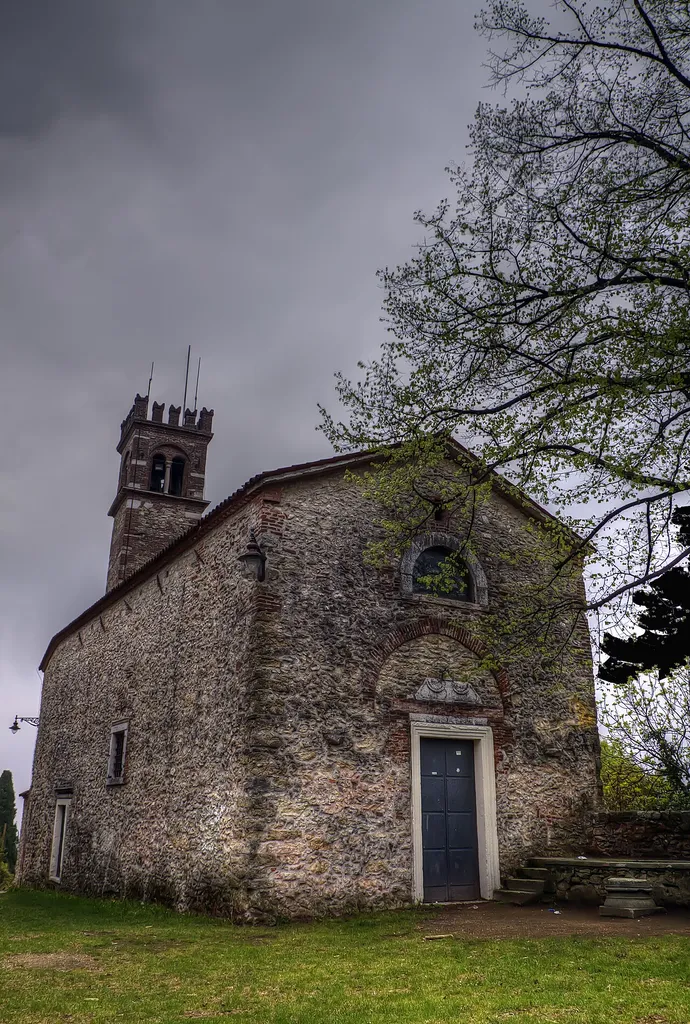 ex Chiesa di Santa Maria della Neve (altrimenti detta “Castello”), Tajara e scalette che salgono alla collina