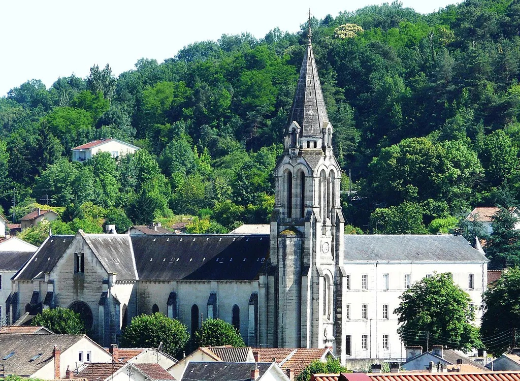 L'église Saint-Georges vue du nord-ouest, Périgueux, Dordogne, France.