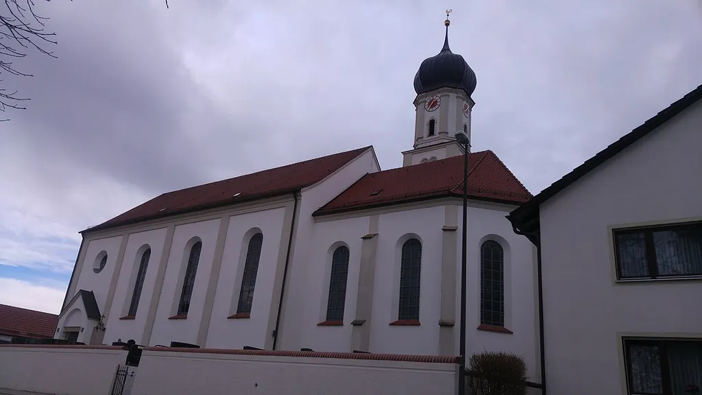 Katholische Pfarrkirche St. Peter und Paul in Hollenbach