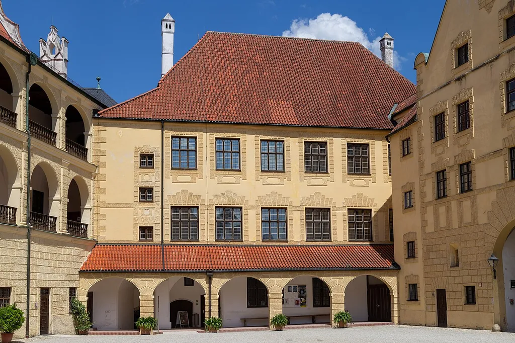 Innenhof mit Damenstock der Burg Trausnitz bei Landshut