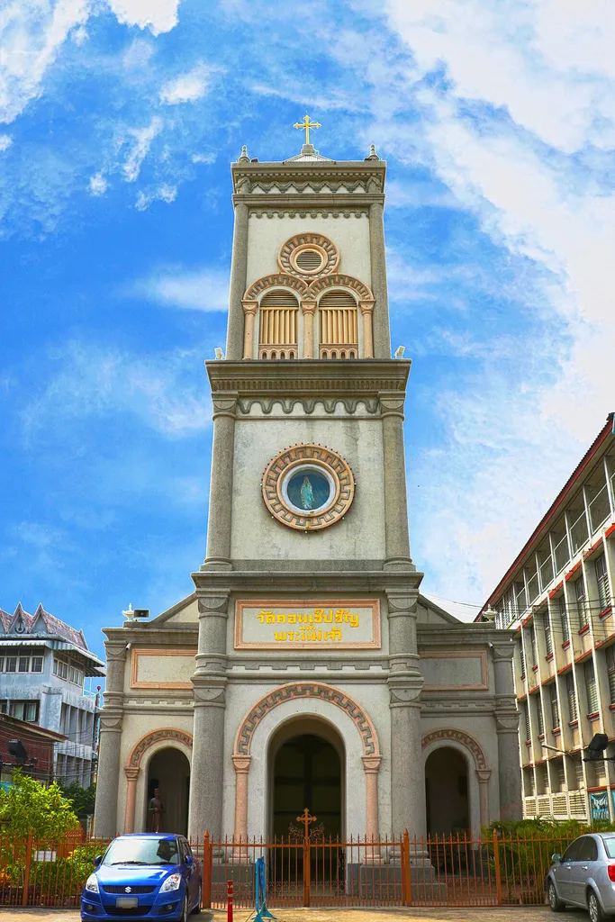 Conception Church Bangkok is one of the 'Unseen churches' in Bangkok located at Khet Dusit along the Chao Praya River. The church is also one of the oldest chrch in Thailand which was built around 1837.
