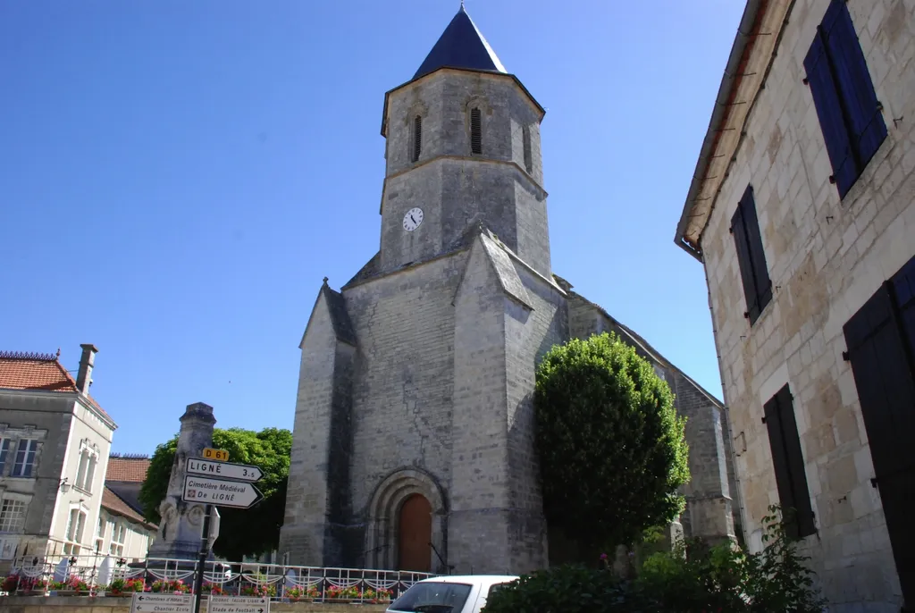 Tusson, église