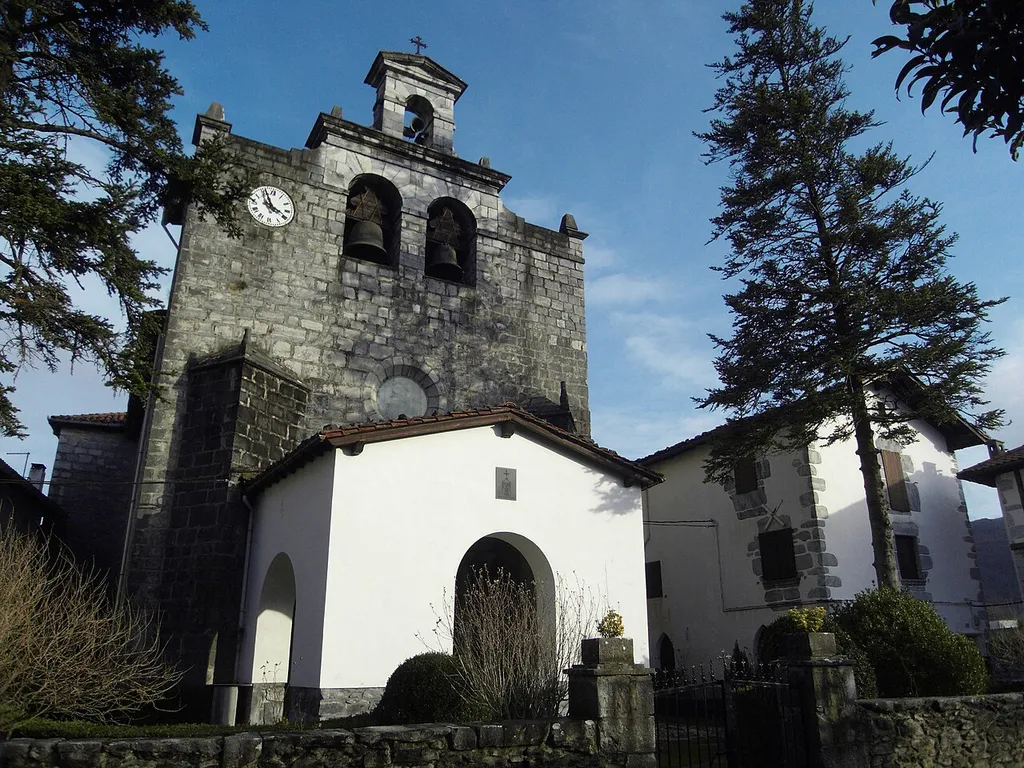 San Migel Goiaingeruaren (edo Arkanjeluaren) elizaren sarrera eta dorrea, Igantzi (Nafarroa)