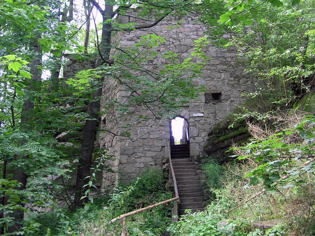 Description: Großer Waldstein, Rotes Schloss Source: selbst fotografiert Date: 19. August 2005 Author: Schubbay