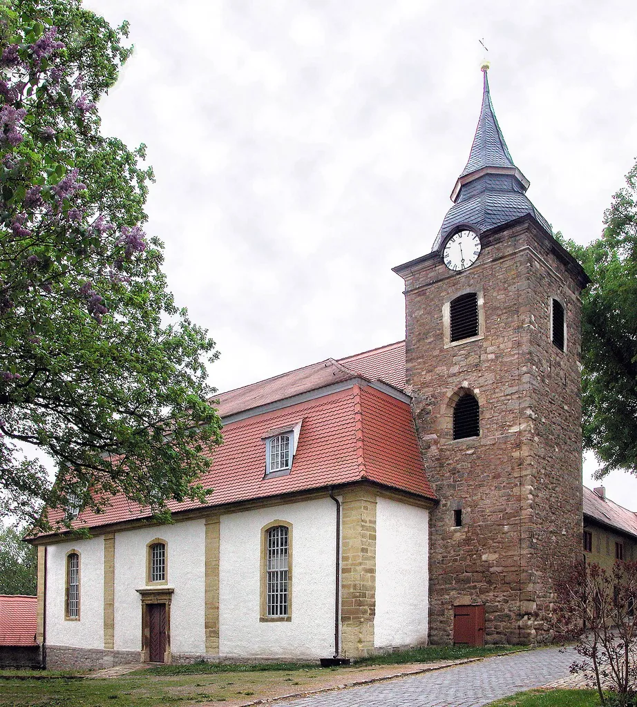 02.05.2004 06571 Donndorf (Roßleben-Wiehe): Ehemaliges Zisterzienser-Kloster Donndorf (GMP: 51.296218,11.359304). Das Kloster wurde 1250 erstmals urkundlich erwähnt. Die Klosterkirche St. Laurentius wurde den Jahren 1746-1754 im Barockstil erbaut, nachdem die Vorgängerkirche 1641 während des Dreißigjährigen Krieges von den Schweden zerstört worden war. [DSCN3168-3169.JPG]20040502610MDR.JPG(c)Blobelt