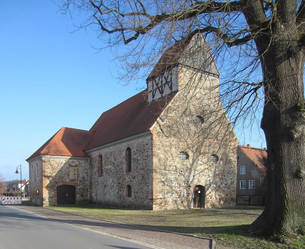 Bornsdorf, Gemeinde Heideblick, denkmalgeschützte Dorfkirche, Ansicht von Nordwesten