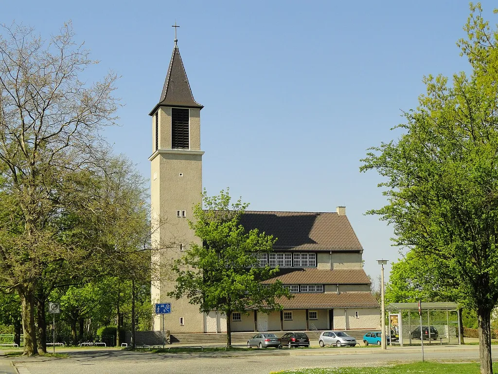 Christuskirche am Diesterwegplatz in Görlitz-Rauschwalde aus Richtung Osten