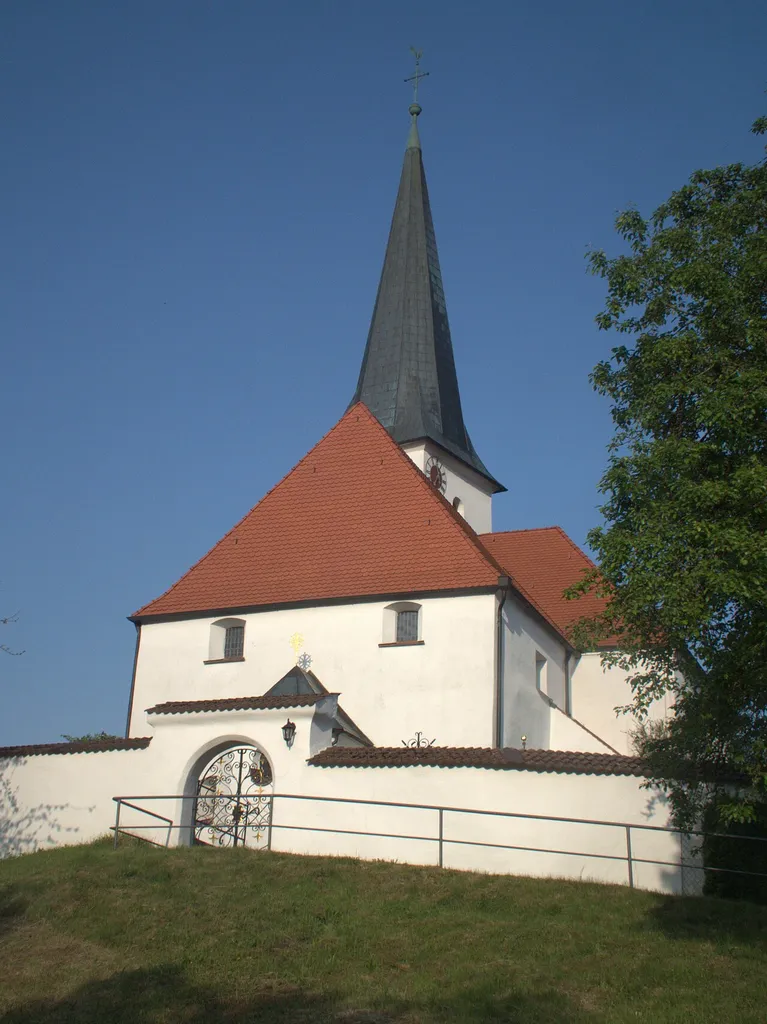 Die katholische Pfarrkirche St. Stephan im Oberpfälzischen Dietkirchen: Außenansicht