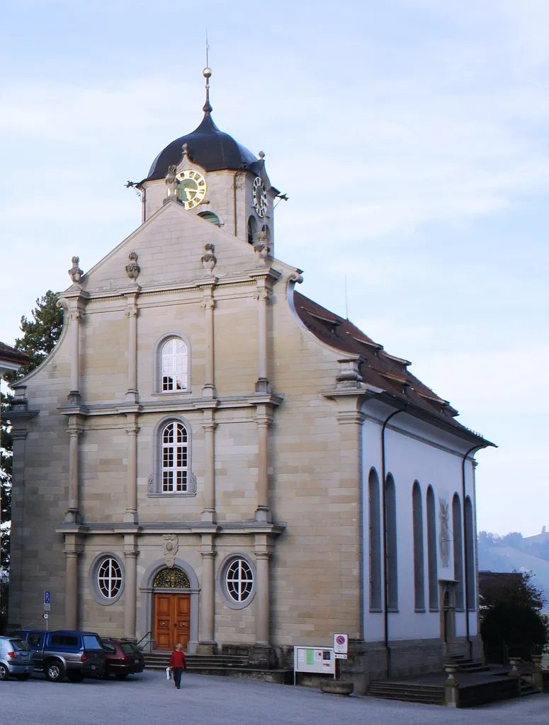 Blick aus Südwesten auf die reformierte Kirche auf dem Landsgemeindeplatz in Trogen.