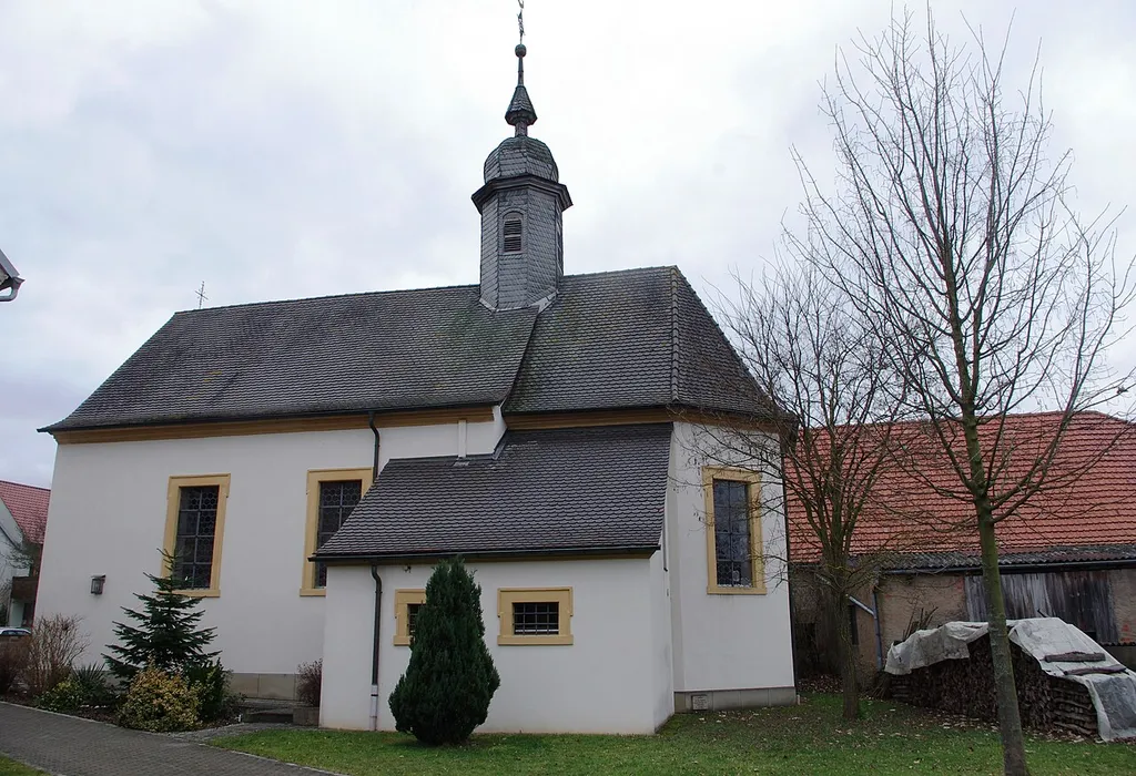 Filialkirche St. Jakobus Major, Saalbau mit Dachreiter, 1712; mit Ausstattung.Kleinrheinfeld 26, Kleinrheinfeld, Gemeinde Donnersdorf, Landkreis Schweinfurt, Unterfranken, Bayern, Deutschland