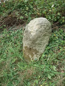 Milestone, c.100yds S of railway bridge