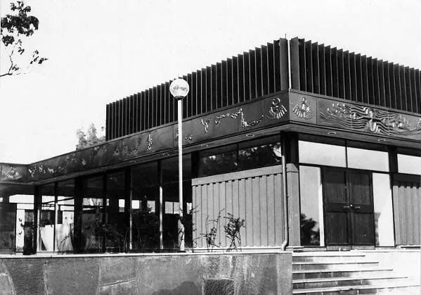 Evangelium i aluminium av skulptör Bertil Berggren Askenström. Bäve kyrka Uddevalla 1972.
