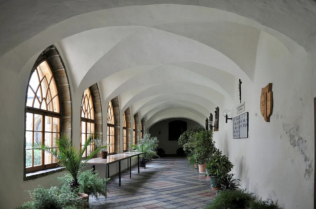 Ehem. Franziskaner- bzw. Minoritenkloster mit ehem. Klosterkirche hl. Josef