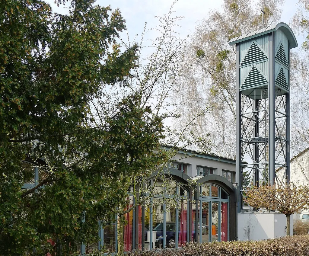Eingangsbereich der Kirche und Campanile