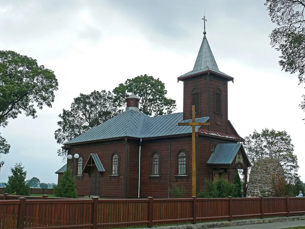 Połoski - dawna cerkiew prawosławna, obecnie kościół rzymskokatolicki parafialny p.w. Świętej Trójcy (zabytek nr rejestr. A-214 z 10.03.1993)