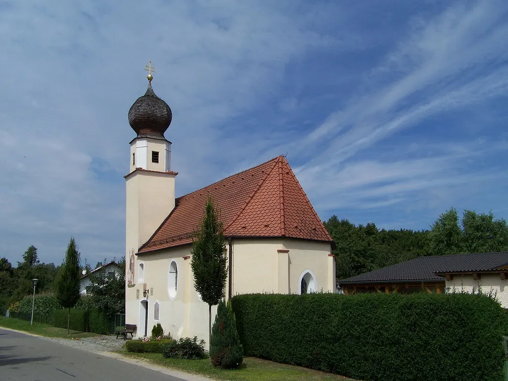 Train, Mallmersdorf. St.Barbara-Kirche, errichtet 1585 von Johannes Schrittenloher, barock verändert.