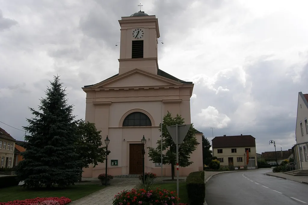 NOE Schrattenberg Kath. Pfarrkirche Johannes der Täufer