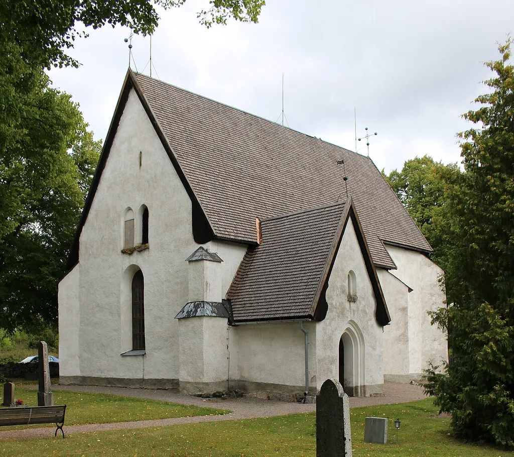 Västeråkers kyrka från sydväst