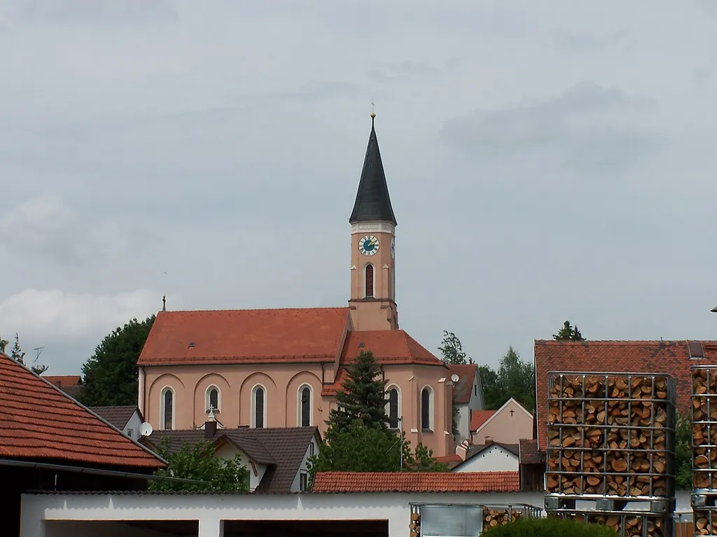 Langquaid, Adlhausen, Kirchstraße 4. Katholische Kirche Mariä Himmelfahrt, neugotisch, 1864/65; mit Ausstattung; im Friedhof Grabdenkmäler des 16. bis 18.Jahrhundert.