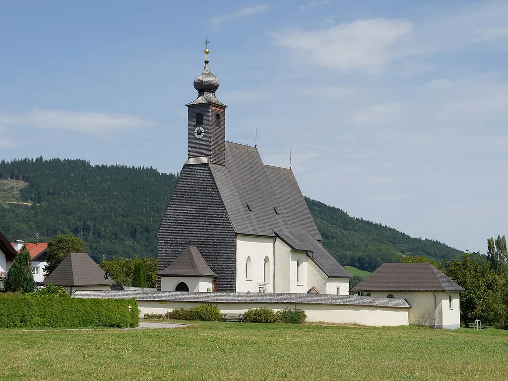 Kath. Pfarrkirche hl. Laurentius mit Friedhof