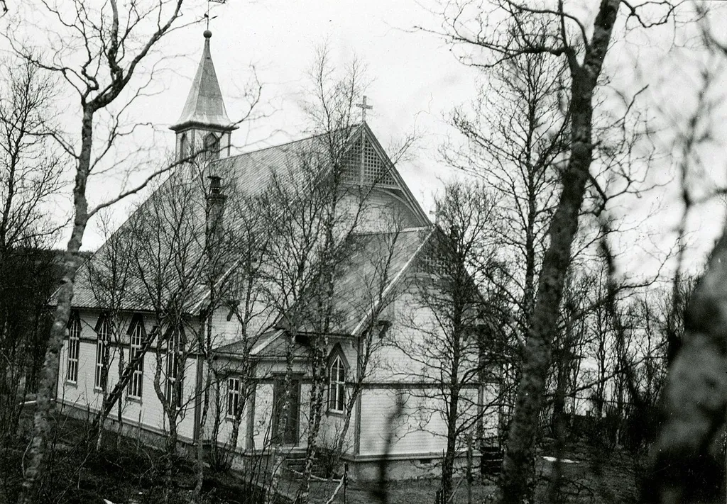 Tovik kirke. Foto: Alfred Hagn, fra Kulturminnebilder.no.