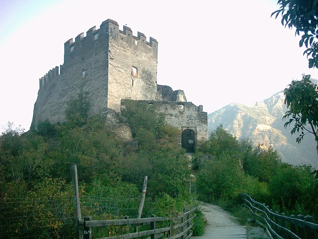 This media shows the cultural heritage monument with the number 15653 in South Tyrol. (Wikidata) Burg Obermontani