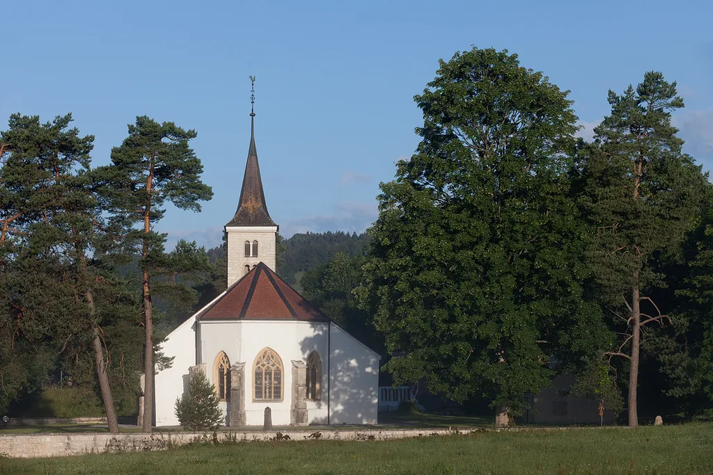 Die Kirche Saint Nicolas in Les Verrières aus dem Jahre 1517