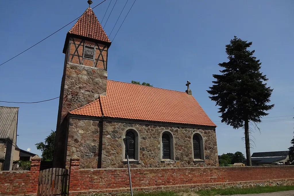 Klein Bierstedt ist ein Ortsteil der Gemeinde Rohrberg im Altmarkkreis Salzwedel in Sachsen-Anhalt,