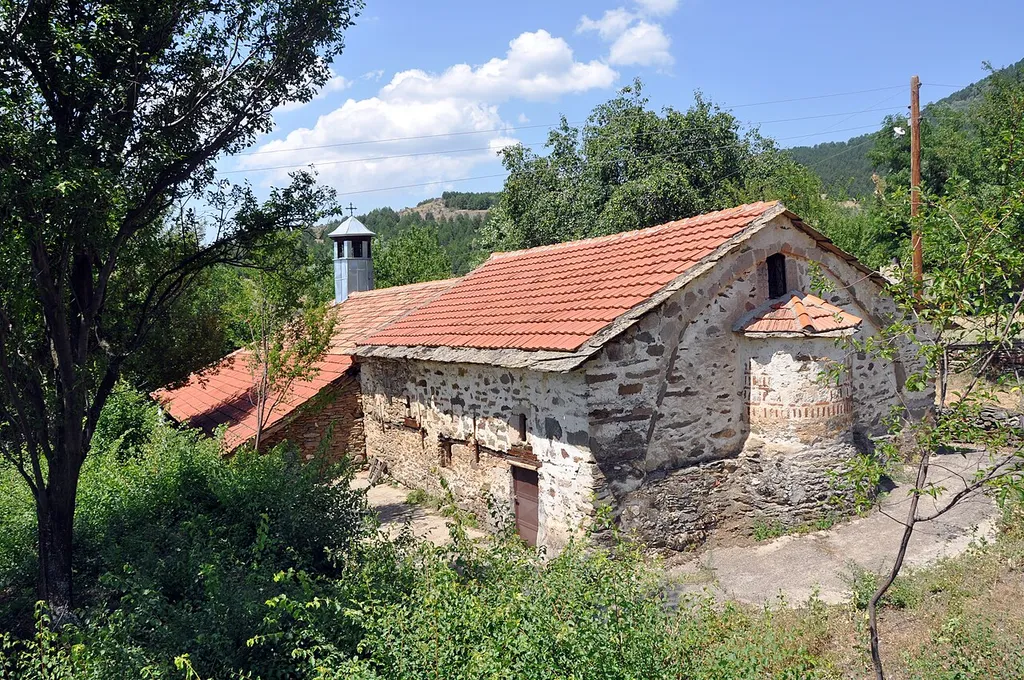 Црквата село Петралица