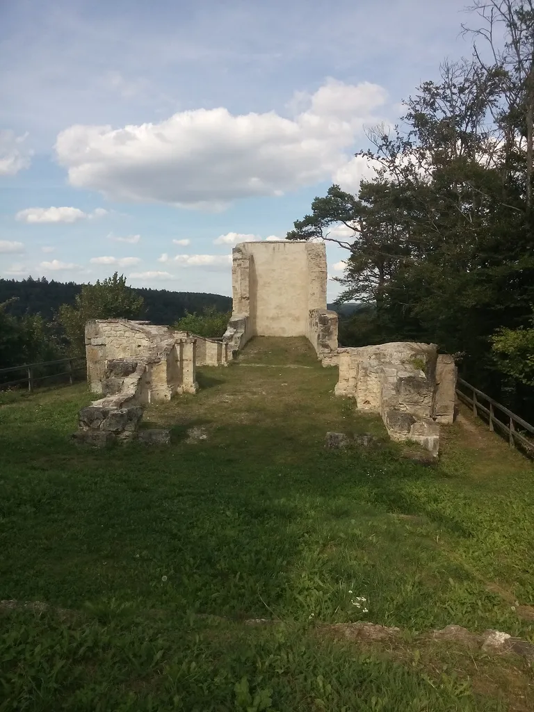 This is a photograph of an architectural monument.It is on the list of cultural monuments of Bayern, no. D-2-73-164-100.