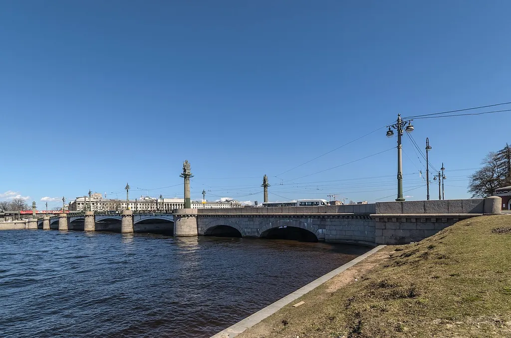 Ushakovsky bridge