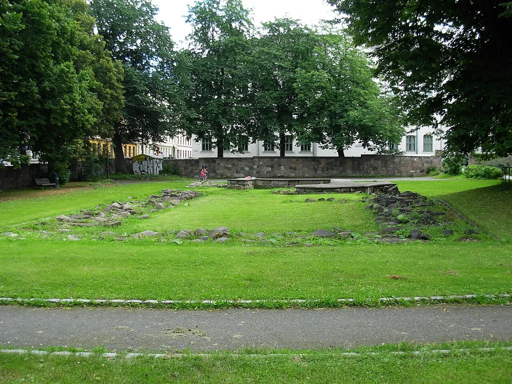 Ruinparken, Oslo, med ruiner av Korskirken