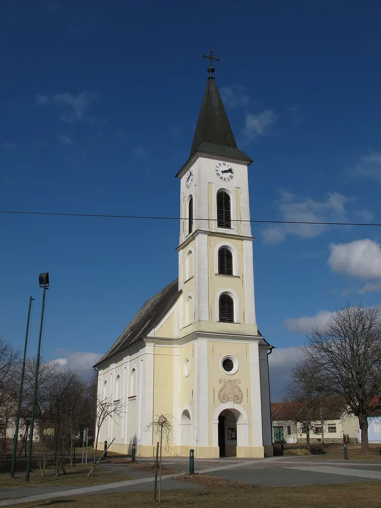 Pfarrkirche Moschendorf This media shows the protected monument with ObjektID 28684 in Austria. (Commons, de, Wikidata)