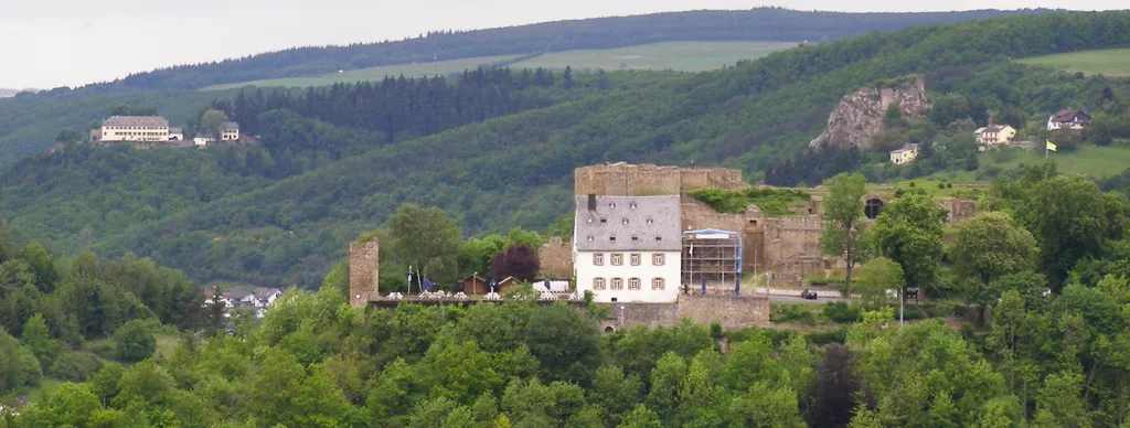 Kyrburg über Kirn, Steinkallenfels und Schloss Wartenstein im Hintergrund