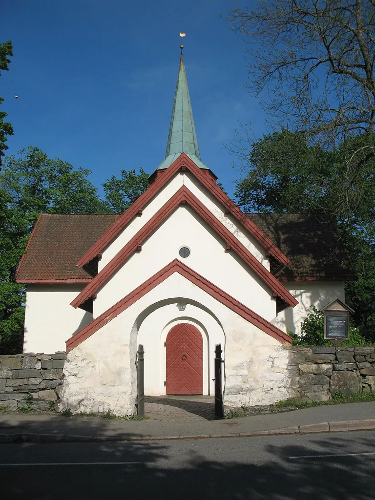 Haslum kirke er en korskirke fra ca. 1190 i Bærum
