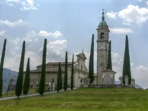 Complex of the Parish Church of Sant'Abbondio with Ossuary and Stations of the Cross