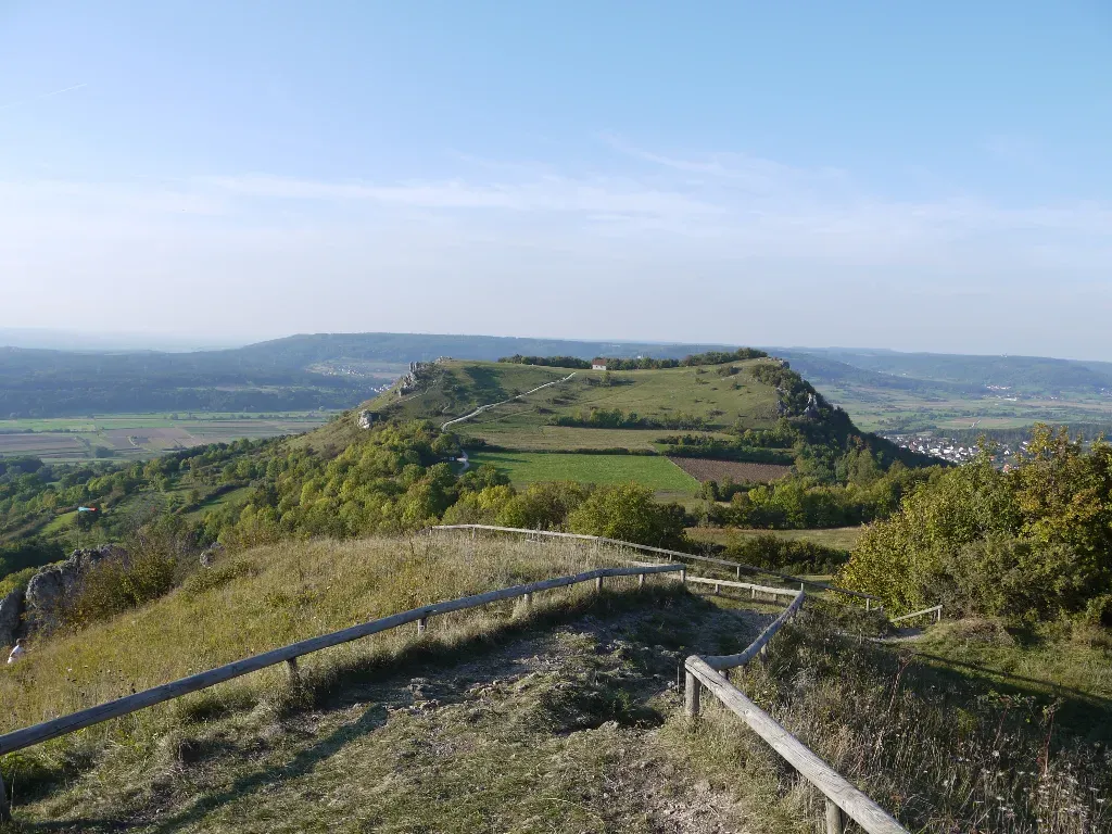 Ehrenbürg mit Walburgiskapelle