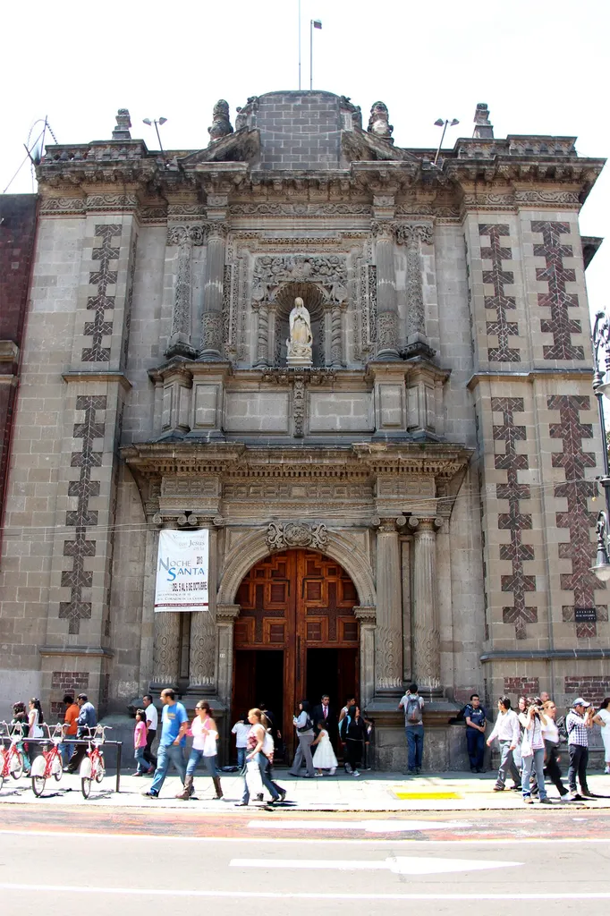 This is a photo of a monument in Mexico, identified by ID