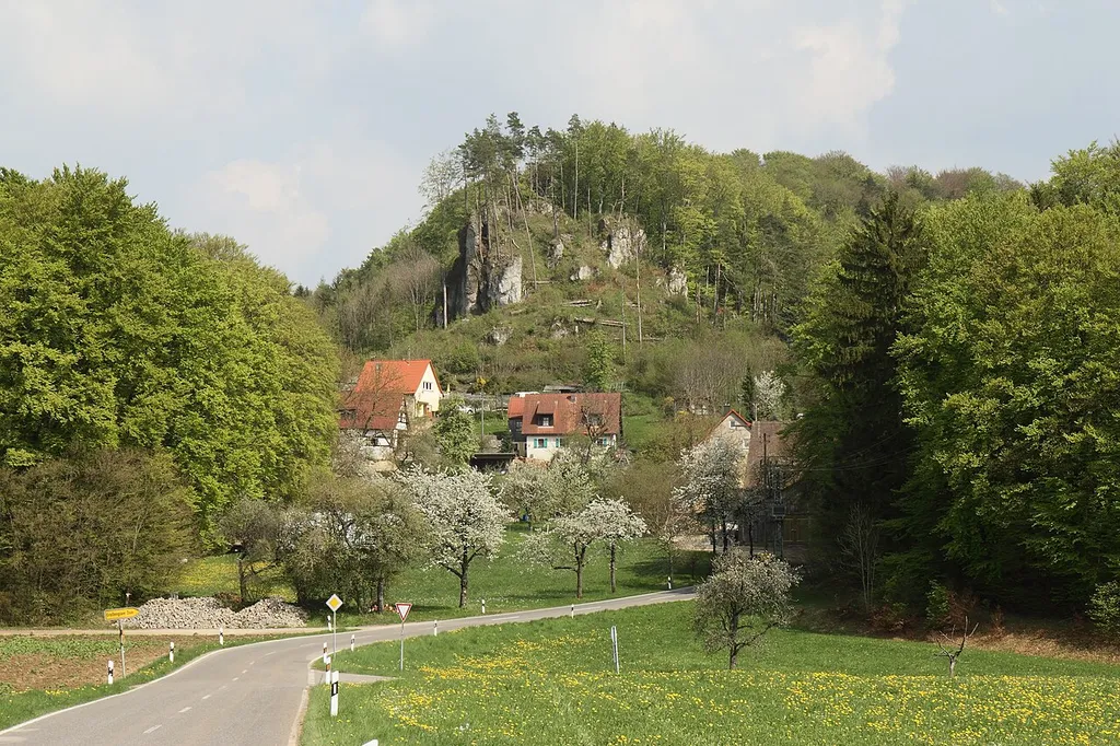 Ansicht des Burgstalles Strahlenfels von Westen