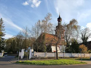 cemetery and church Plaußig