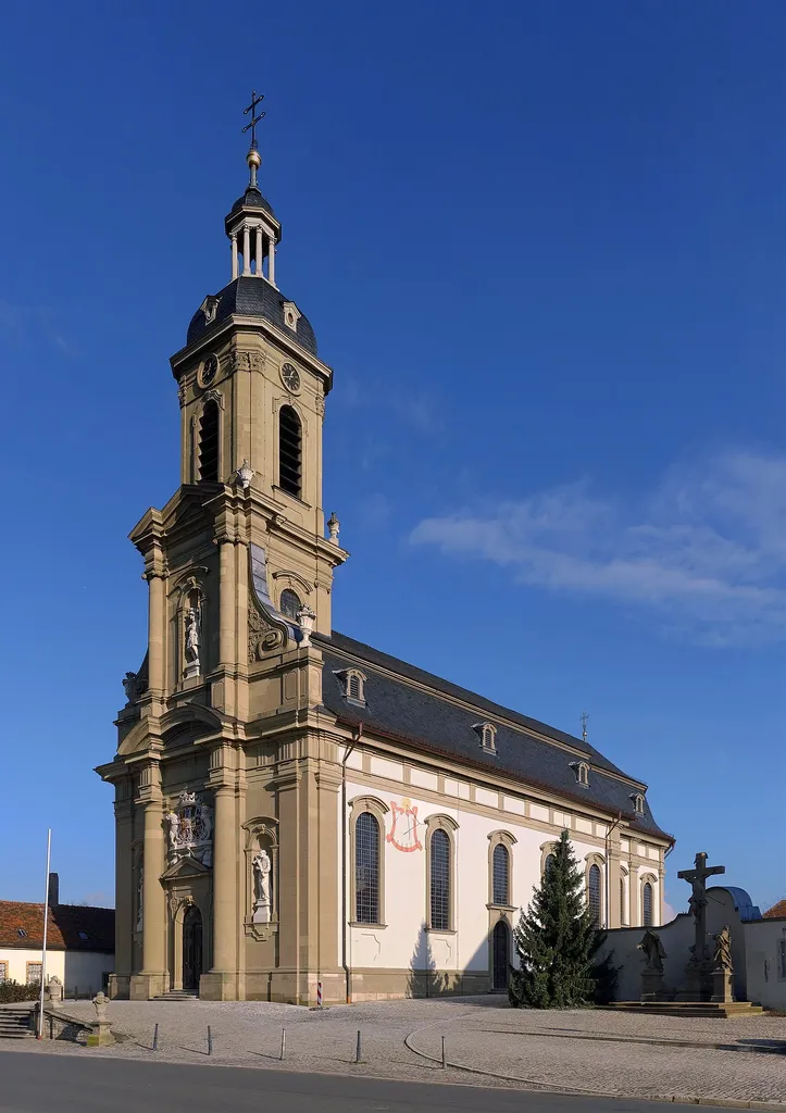 Pfarrkirche St.Mauritius in Wiesentheid wurde zwischen den Jahren 1727 und 1731 nach Plänen von Balthasar Neumann durch den Baumeister Johann Georg Seitz erbaut. Im inneren befindet sich ein Deckengemälde von Giovanni Francesco Marchini.