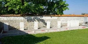 Lavannes Churchyard