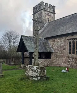 Churchyard cross at Bryngwyn church
