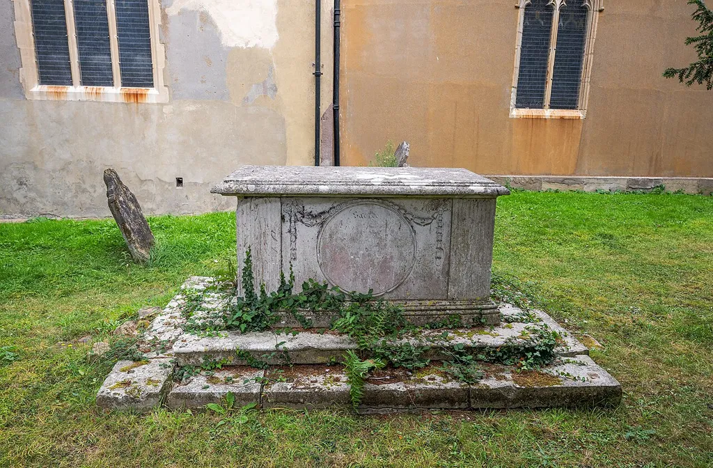 Hadlow: Simmons chest tomb approximately 2.5 metres south of the chancel of the Church of St Mary, Grade II