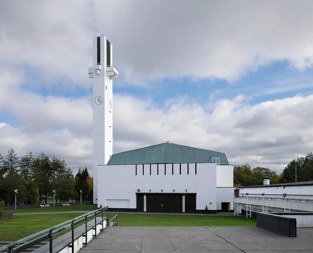 This is a photo of a monument in Finland identified by the ID 'Aalto Center' (Q4250273) - RKY: 1667
