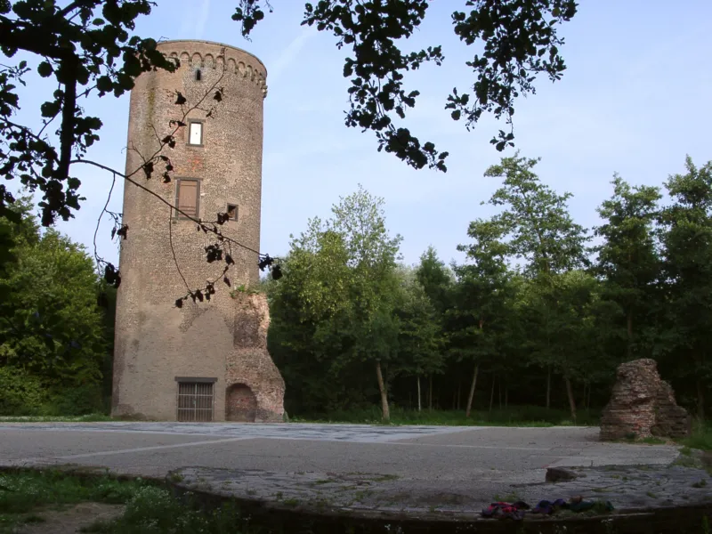 Ruine der Burg Uda in Grefrath, Deutschland