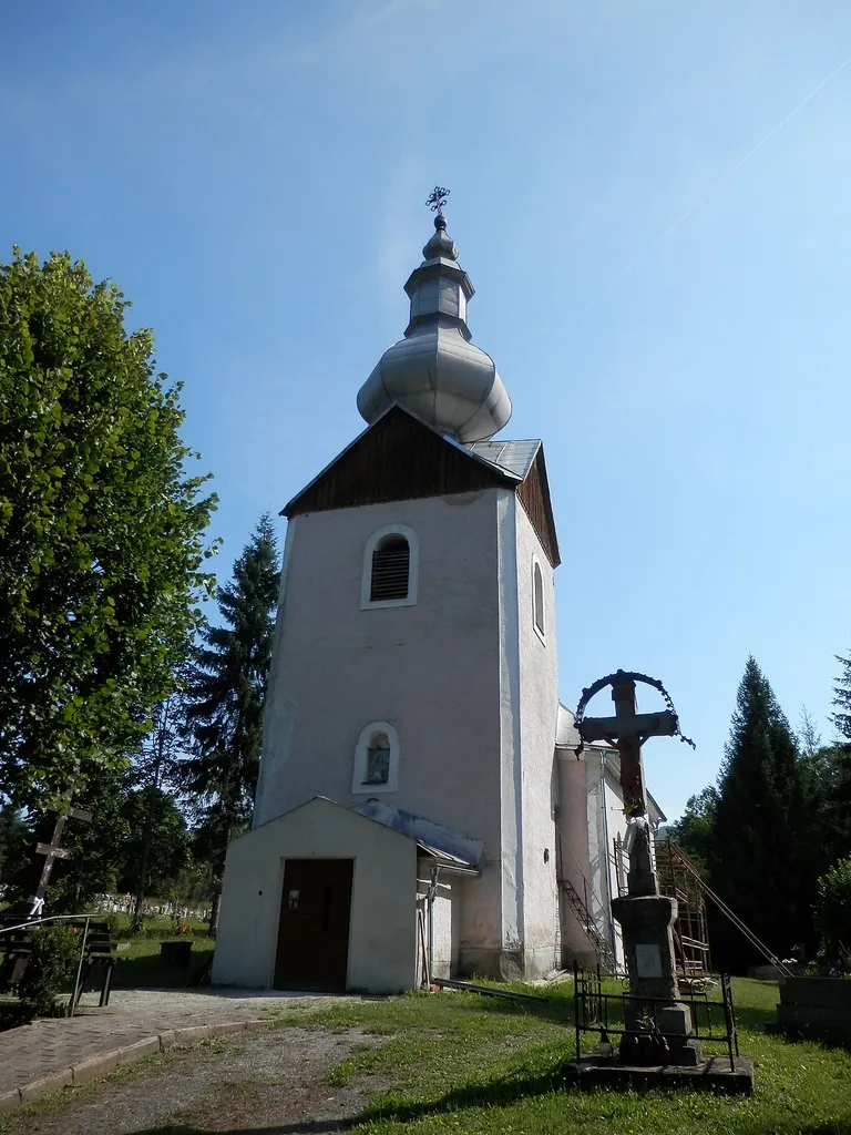 Obec Miková, sa v archívnych písomnostiach po prvý raz spomína v roku 1390. Historicky patrí do regiónu Šariš, územno-správne do Prešovského kraja. V súčasnosti v nej žije takmer 170 obyvateľov. Je rodiskom rodičov svetového moderného maliara Andyho Warhola. Málo známou raritou je, že v obci Miková sa od roku 1913 do roku 1951 ťažila ropa. Celkovo bolo v Mikovej vyvŕtaných sedemnásť vrtov v hĺbke 50 až 250 metrov. Gréckokatolícky. kostol pochádza z r. 1742.