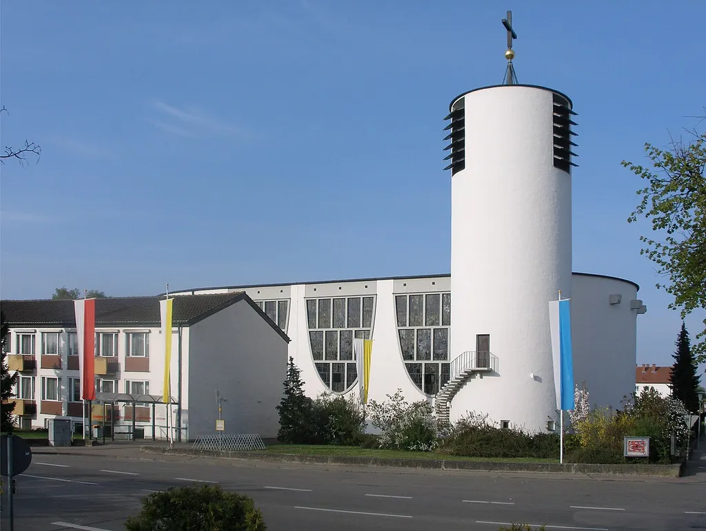 Frontansicht der Katholischen Pfarrkirche St. Josef Nördlingen