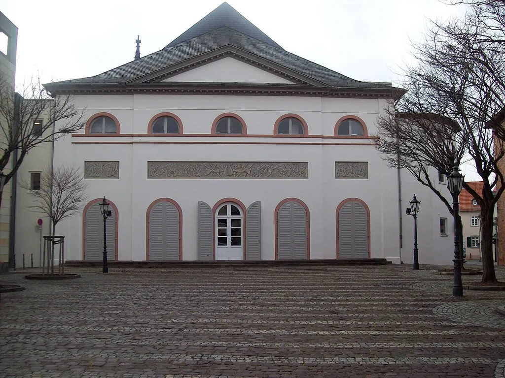 Stadttheater Aschaffenburg zum Karlsplatz, Eingang zum Deutschhaussaal, im Krieg zerstört heute Hinterbühne (Kulisseneingang)