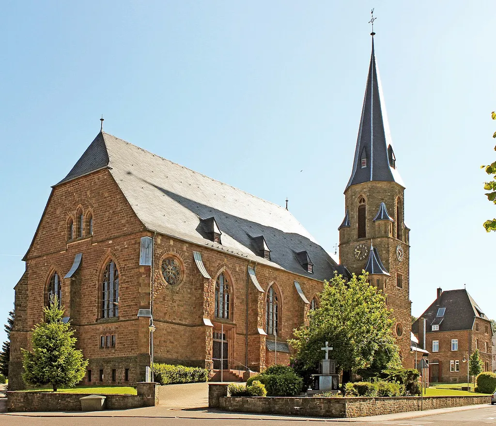 Die katholische Pfarrkirche Herz Jesu in Gresaubach, einem Stadtteil von Lebach, Landkreis Saarlouis, Saarland
